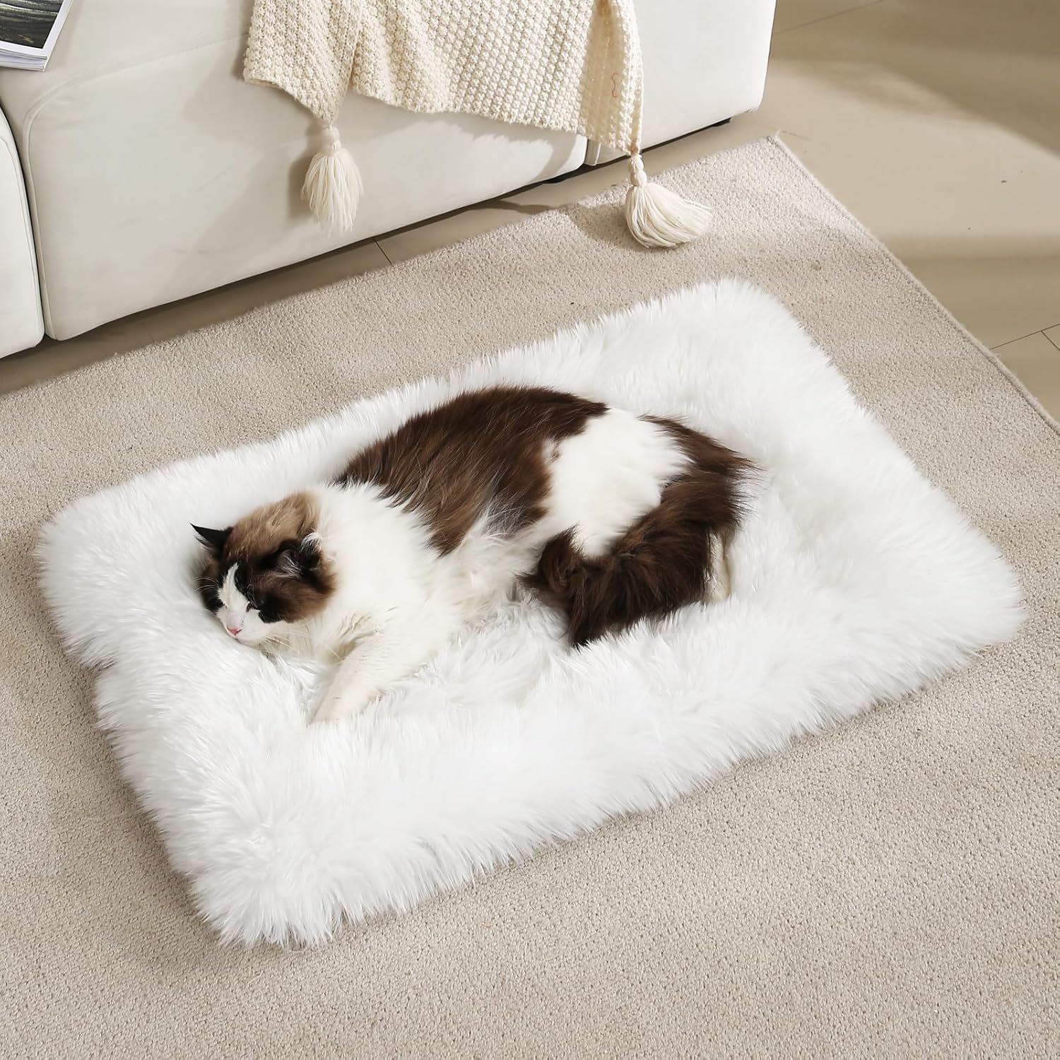 Self Warming Dog Cat Bed Mat 19.6x31.4 inch, Washable Soft Plush Faux Fur Fluffy Puppy Self Heating Pad Blanket for Indoor Pet Sleep Cushion White